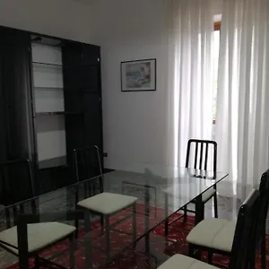 לינה וארוחת בוקר Luna, סריאטה